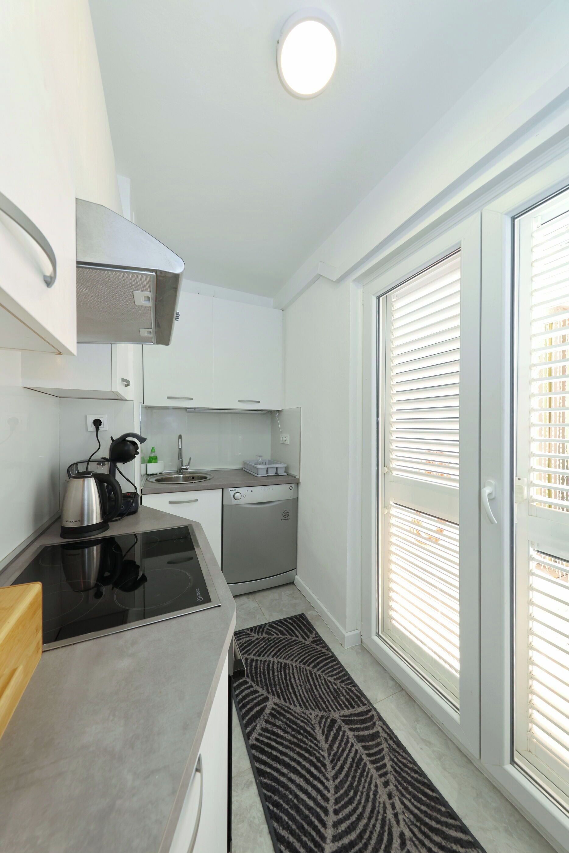 Apartment (A1) | Private kitchen | Fridge, microwave, oven, stovetop