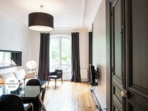 Interior - Apartment Opera Suite (Paris)