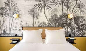 Een strijkplank/strijkijzer, reisbedje, wifi, beddengoed