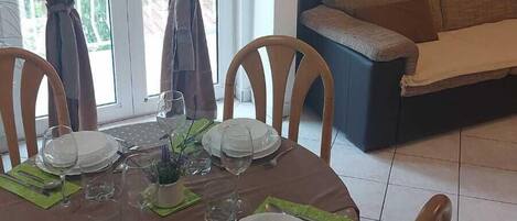 Apartment (A1) | Dining