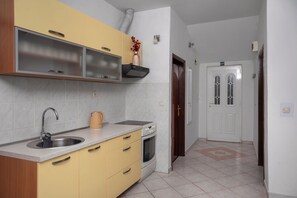 Apartment (A1) | Private kitchen | Fridge, oven, stovetop, electric kettle - Apartment Meri (Sibenik)