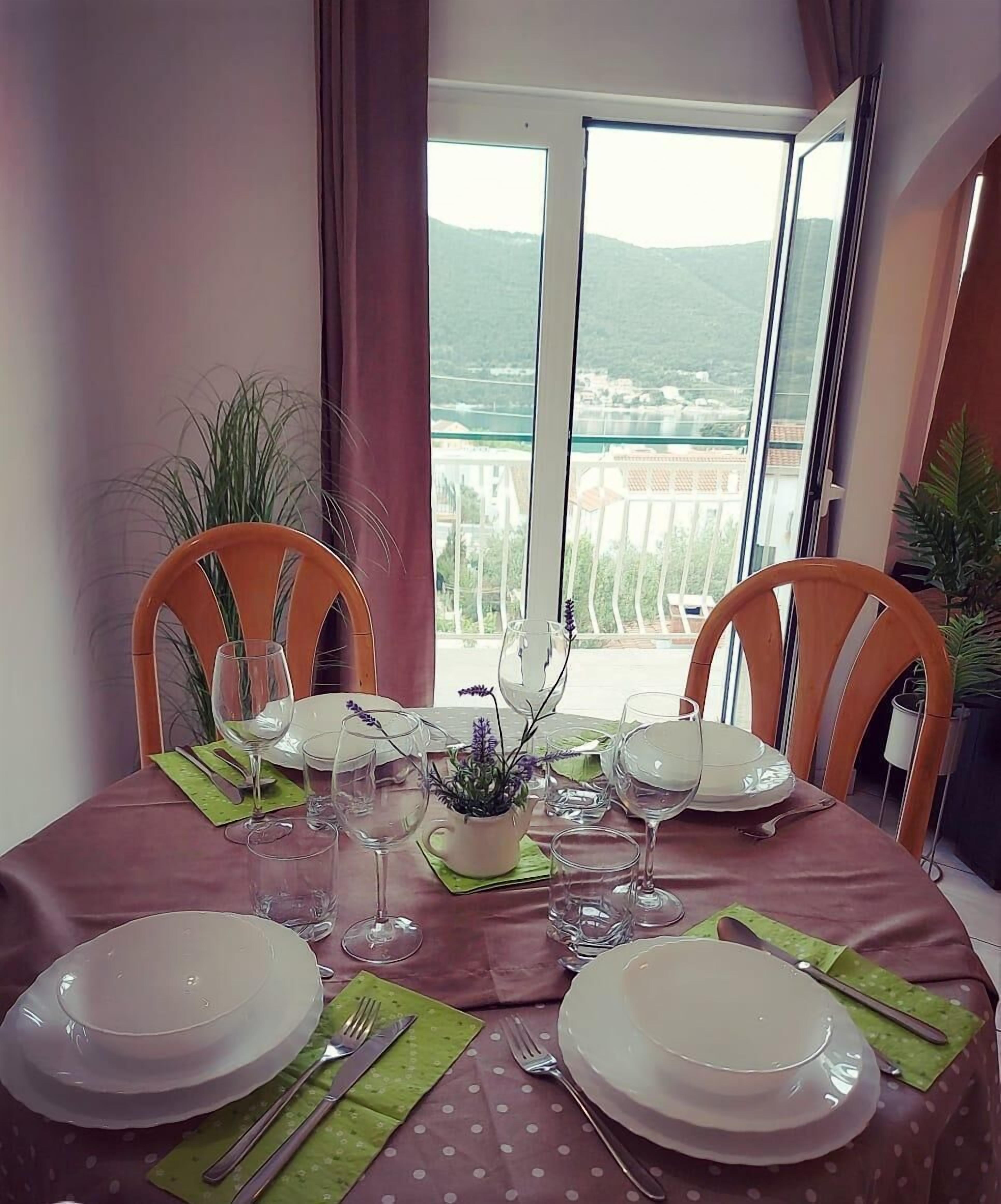 Apartment (A1) | Dining