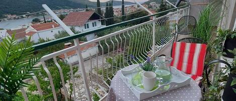 Căn hộ (A1) | Hiên