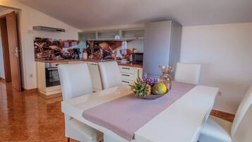 Apartment (A3) | Private kitchen | Fridge, microwave, oven, stovetop