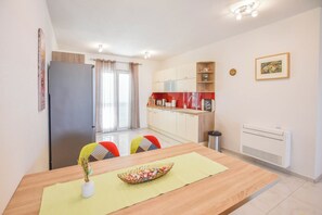 Apartment (A1) | Dining - Apartment Ray of Sunshine (Pasman)