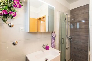 Apartment (A1) | Bathroom - Apartment Ray of Sunshine (Pasman)