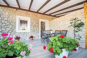 Outdoor dining - Apartment Luka (Skradin)