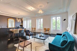 TV, offices - Habitat Parisien - 4BR/4BA Air Con - Opera (Paris)