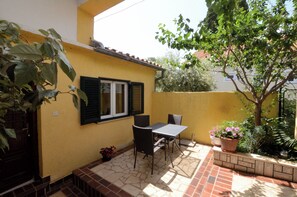 Apartment (A1) | Terrace/patio - Apartments Pintur (Medulin)