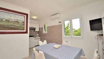 Apartment (A1) | Dining