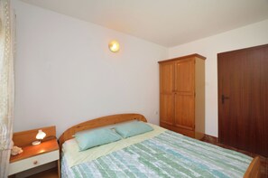 Apartment (A2) | Iron/ironing board, free WiFi - Apartments Pintur (Medulin)