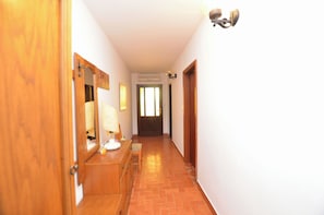 Apartment (A2) | Hallway