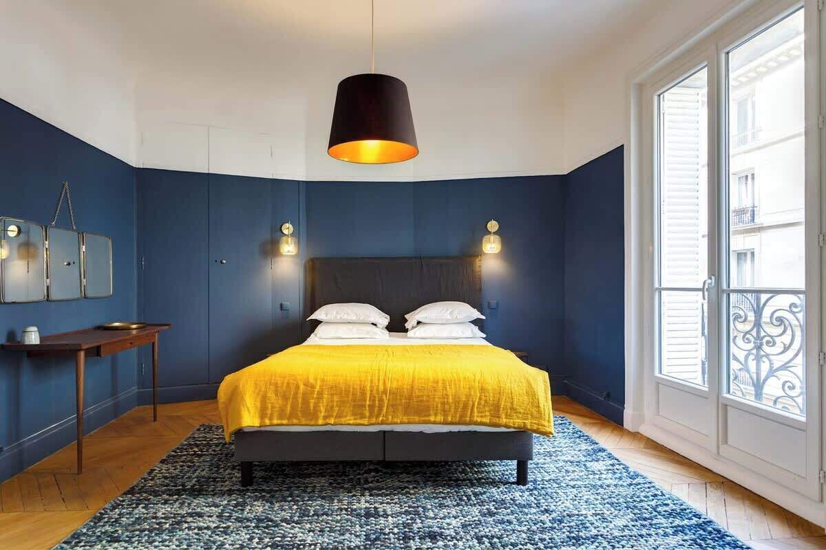 Iron/ironing board, travel crib, WiFi, bed sheets