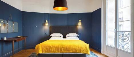 Iron/ironing board, travel crib, WiFi, bed sheets