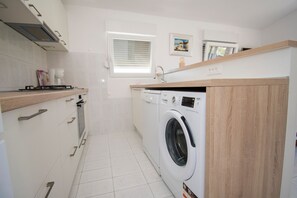 Apartment (A1) | Private kitchen | Fridge, microwave, stovetop, dishwasher - Apartment Jadrija Sunset (Sibenik)