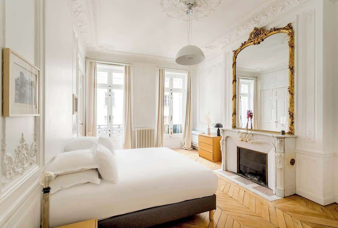 Fer et planche à repasser, lit parapluie, Wi-Fi, draps fournis