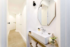 Douche, sèche-cheveux