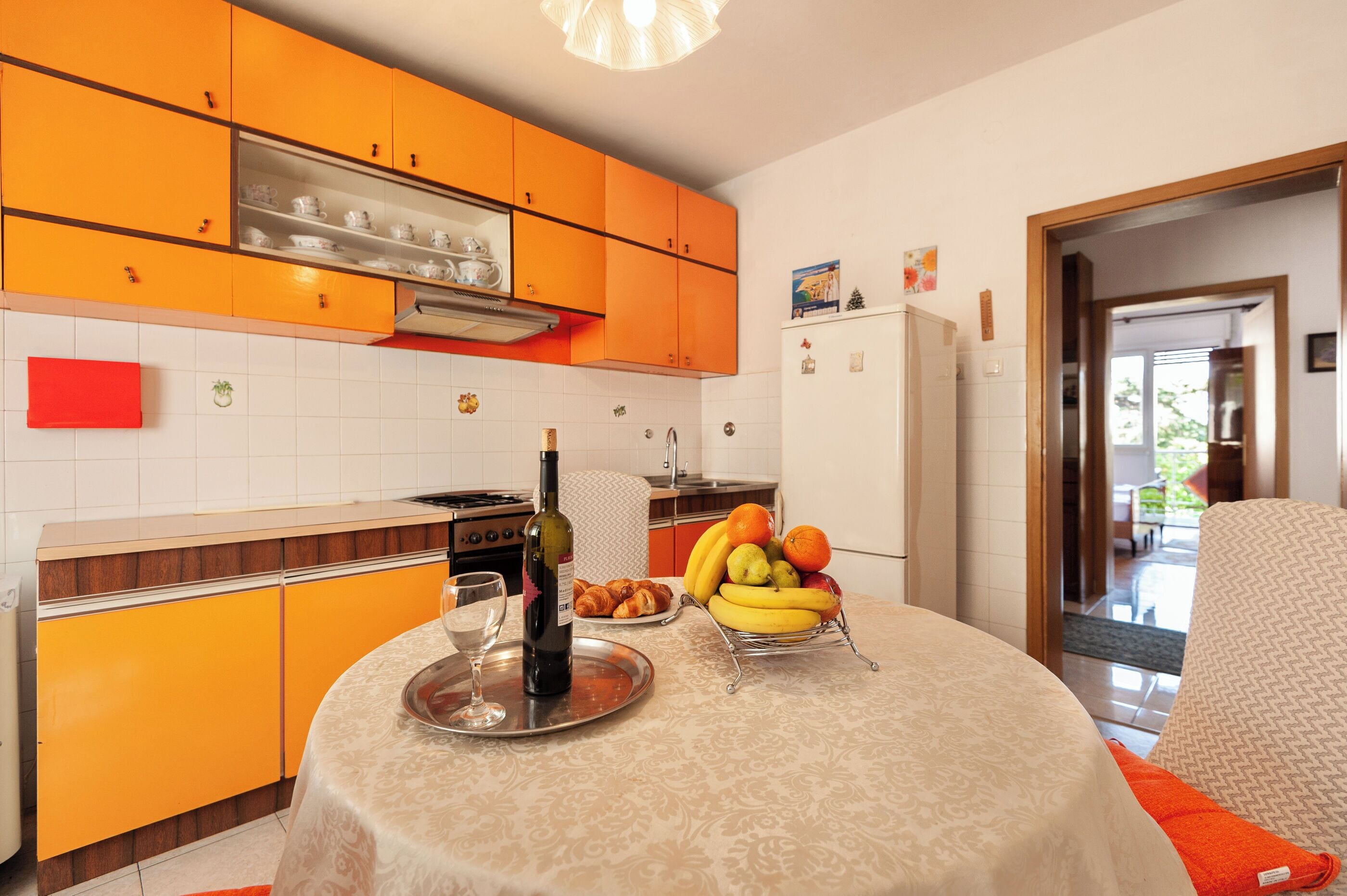 Apartemen (A1) | Dapur pribadi | Lemari es, oven, kompor, dan mesin espresso
