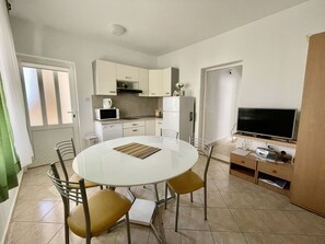 Apartment (A1) | Private kitchen | Fridge, microwave, oven, stovetop - Apartments Veli Rat (Sali)