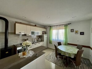 Apartment (A2) | Private kitchen