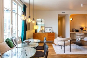 Dining - Habitat Parisien - 2BR/2BA AC Madeleine Opera II (Paris)