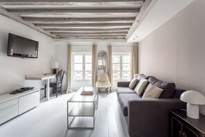 TV - Habitat Parisien -Duplex 1BR/1BA with AC - Marais (Paris)
