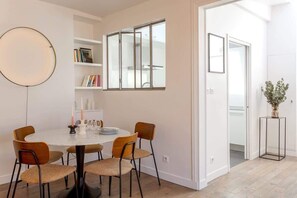 Dining - Elegant 2 bedroom apartment in St Germain (Paris)