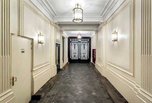 Interior - Habitat Parisien - 1BR/1BA - Place de la Madeleine (Paris)