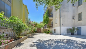 Parking - Rooms Oak Tree (Biograd na Moru)