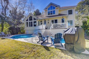 Terrace/patio - Luxury 4 BR Vacation Home Private Pool/Hot Tub Walk to Beach Bikes & Beach Gear (Hilton Head Island)