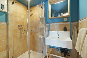 Shower, towels