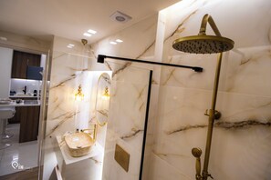 Shower, hair dryer, towels, soap - FF Films - Athenian Luxury Residence (Athina)