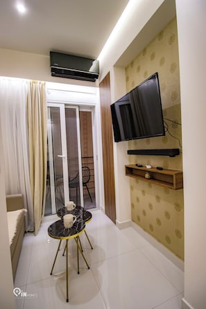 Smart TV - FF Films - Athenian Luxury Residence (Athina)