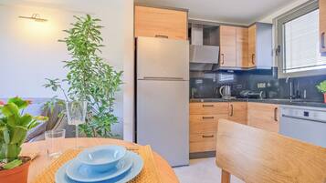 Suite familiare, balcone, vista giardino | Cucina privata