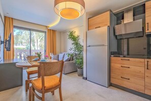 Caja de seguridad en la habitación y escritorio 