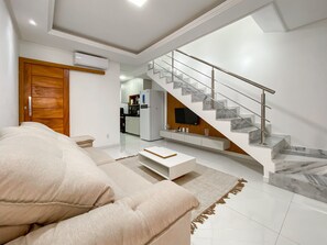 Apartamento | Área de estar | TV de tela plana