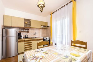 Apartment (A2) | Private kitchen - Apartments Nada (Vodice)