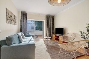TV - Apartment '1B Apt Palmeira' with Shared Pool, Balcony and Wi-Fi (Santa Luzia)