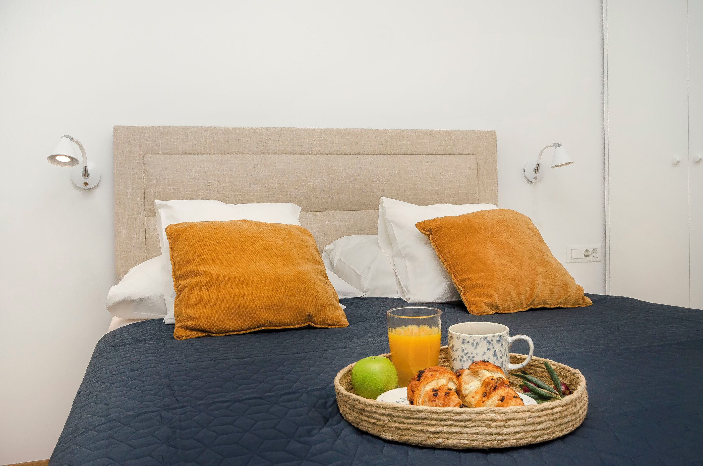 خزنة داخل الغرفة ومكواة/لوح كي وواي فاي مجانًا