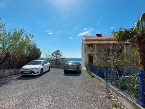 Free self-parking - Apartments Dara (Crikvenica)