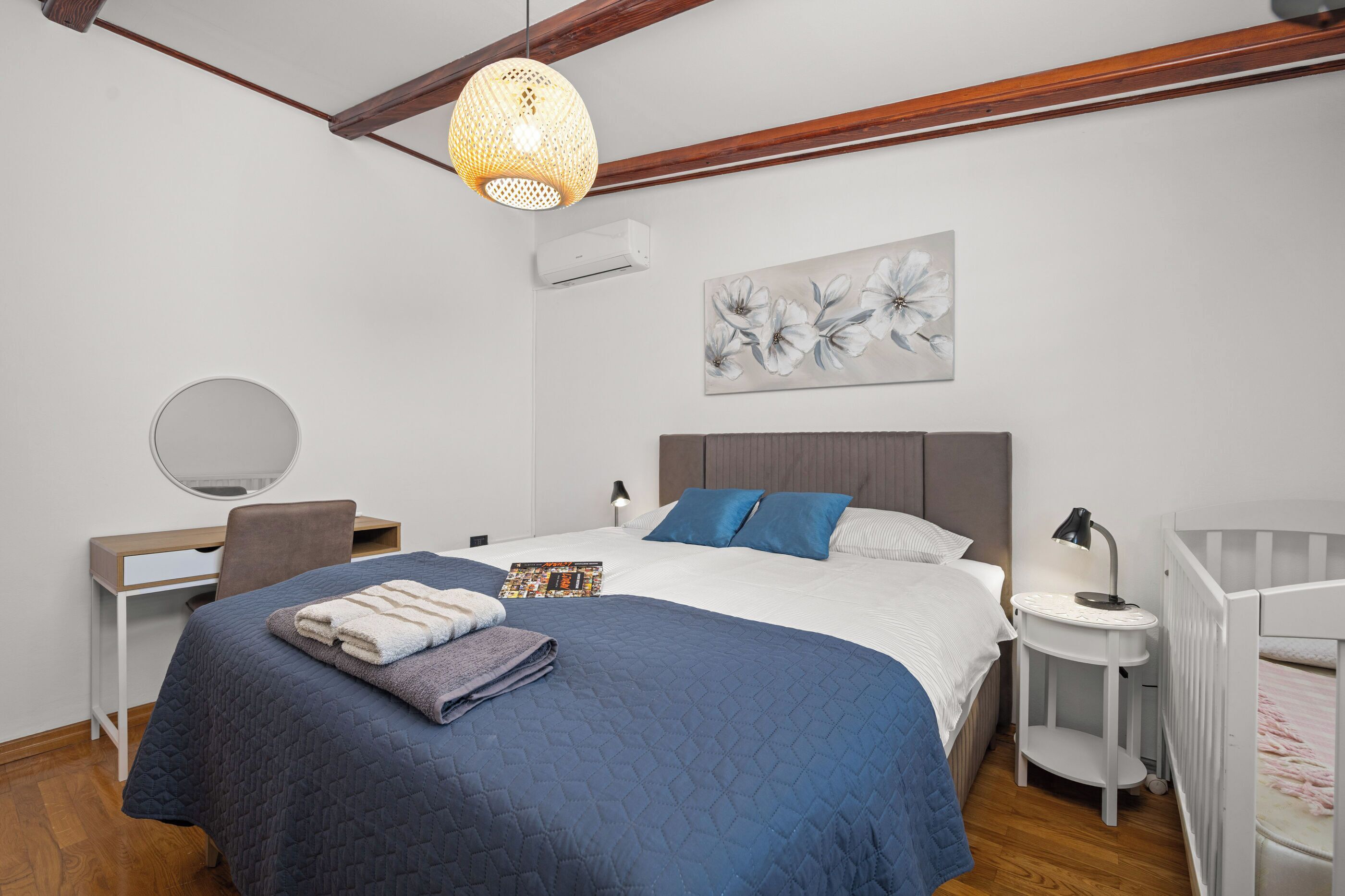 House | Iron/ironing board, free WiFi