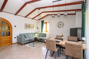 Living room - House Trget (Rasa)