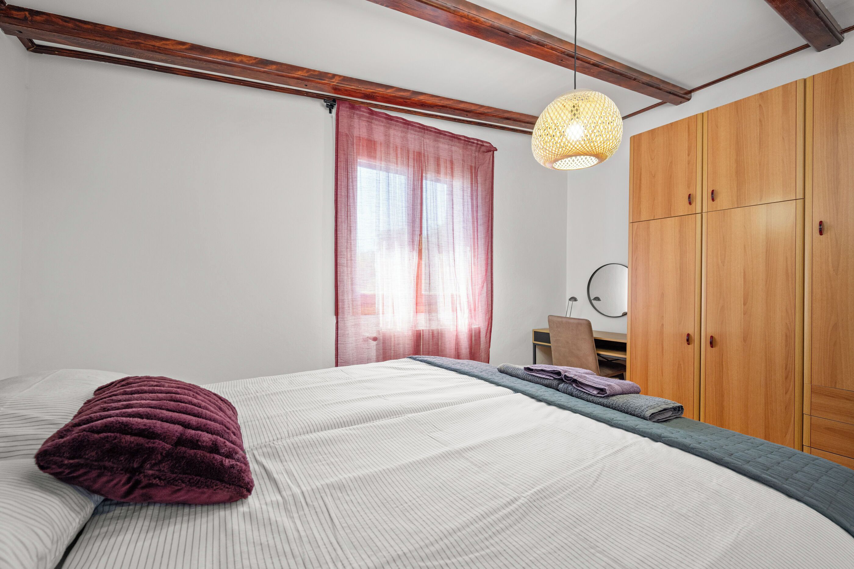 Casa | Tabla de planchar con plancha y wifi gratis 