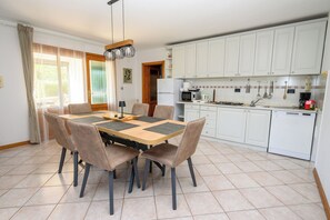 Private kitchen - House Trget (Rasa)
