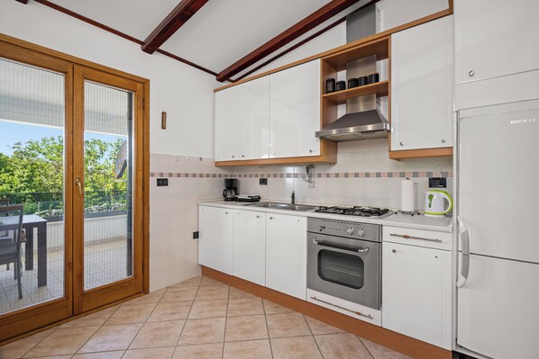 ハ ウス | 専用キッチン | 冷蔵庫、電子レンジ、オーブン、コンロ