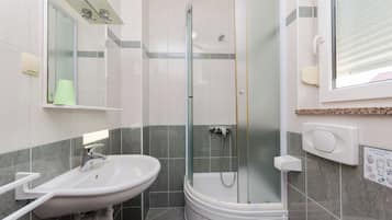 Apartment (A2) | Bathroom | Shower