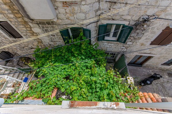 Exterior - Apartment Sweet Nest (Split)