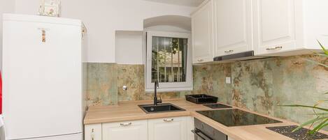 Studio (A1) | Cuisine privée | Réfrigérateur, un four, surface de cuisson, lave-vaisselle