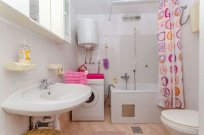 Studio (A1) | Badrum | Badkar