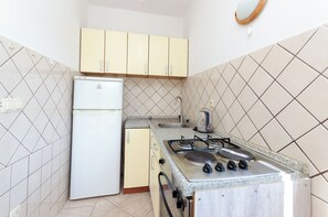 Apartment (A1) | Eigene Küche | Kühlschrank, Mikrowelle, Ofen, Herdplatte